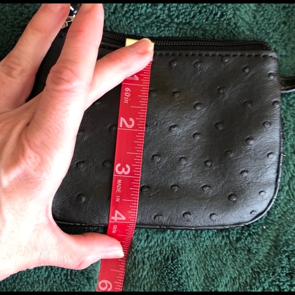 NWOT Black Guess Wristlet - Picture 4 of 5